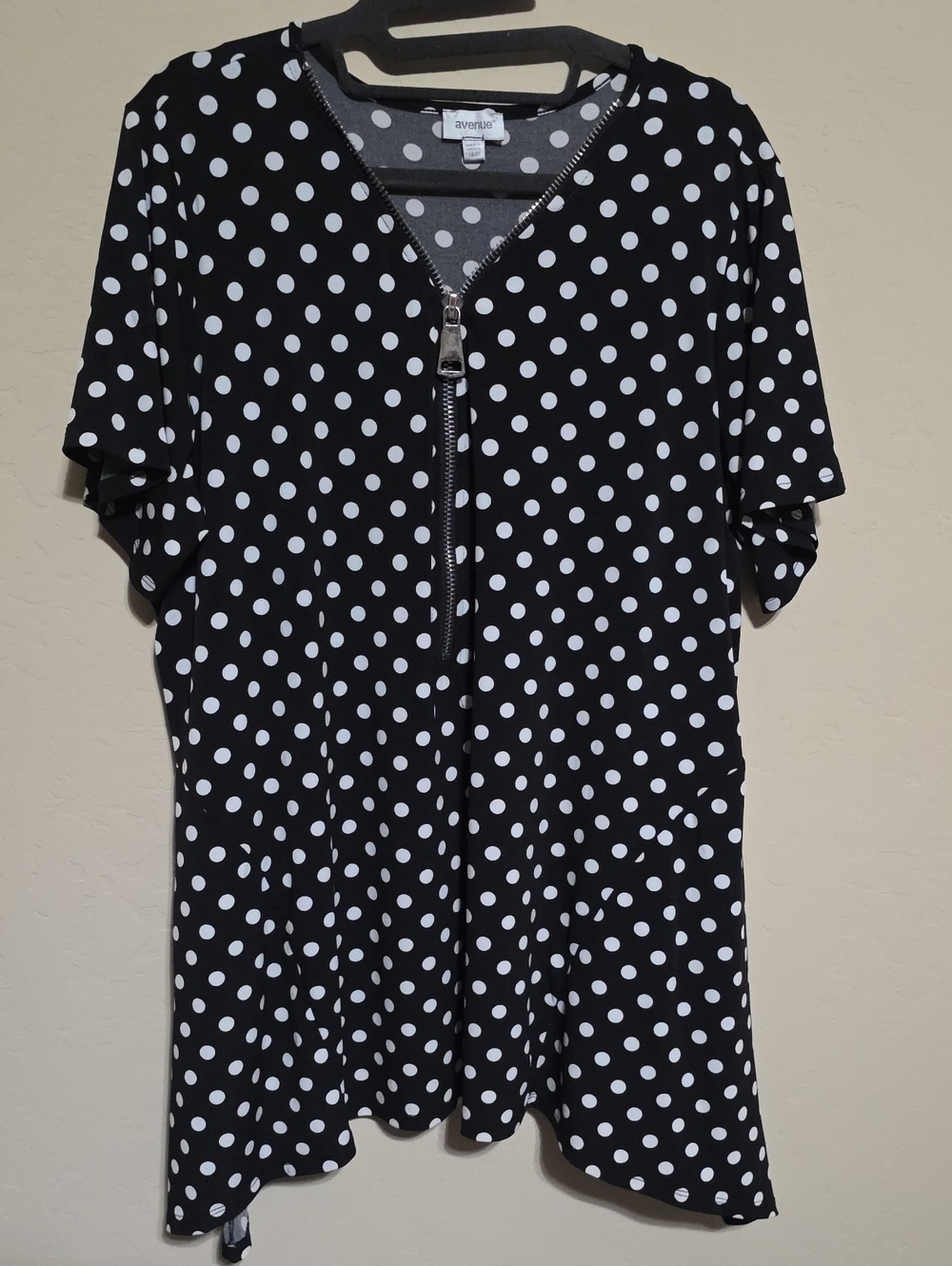 Avenue Black and White Polka Dot Zip-Front Tunic Top, Size 18/20